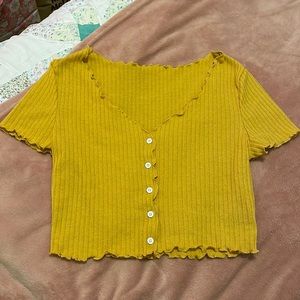 Yellow buttoned front lettuce trim rib-knit tee